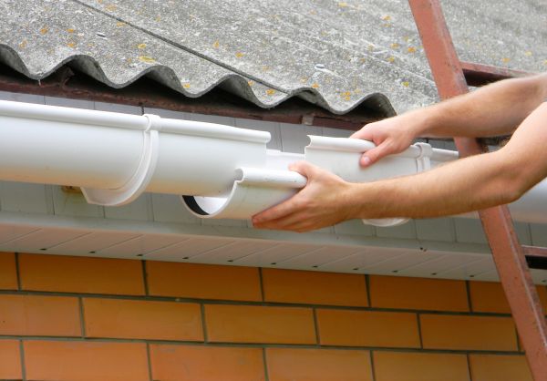 Gutter Hanging in Circleville